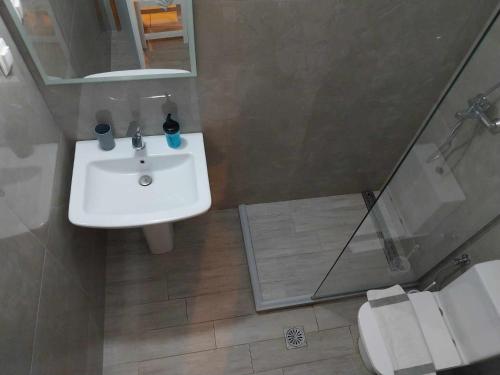 Bilik mandi di Gorgona apartments & studios