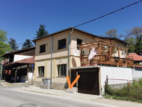 een huis met een oranje voorwerp ervoor bij Rose Valley Guests room in Kazanlik