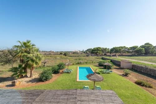 an aerial view of a resort with a swimming pool at Es Regalo - Pérgola in Porto Cristo