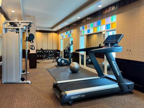 Fitness centrum a/nebo fitness zařízení v ubytování Grand Supicha City Hotel - SHA Plus