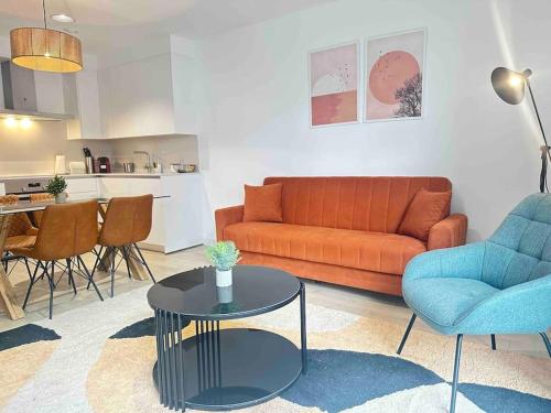 Jacinto Benavente 15, 4A con Parking gratis by YBH