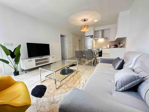 Jacinto Benavente 15, 2A con Parking gratis by YBH