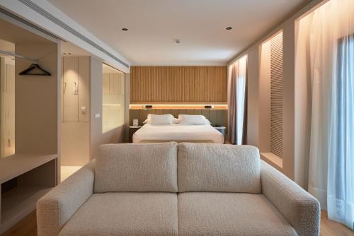 Een bed of bedden in een kamer bij Hotel Bécquer