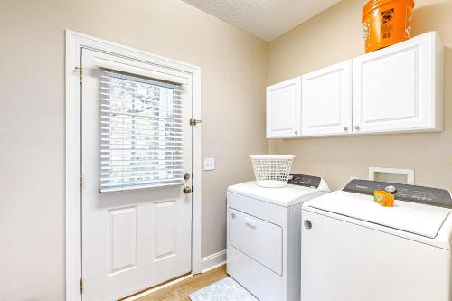 a laundry room with a washer and dryer at 'Cuse-stal in Myrtle Beach