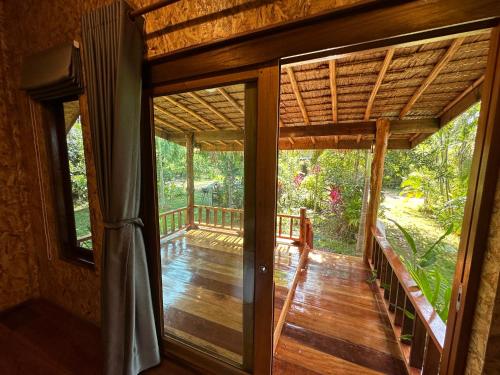 Imagen de la galería de Koh Jum Bungalow & Hostel, en Ko Jum