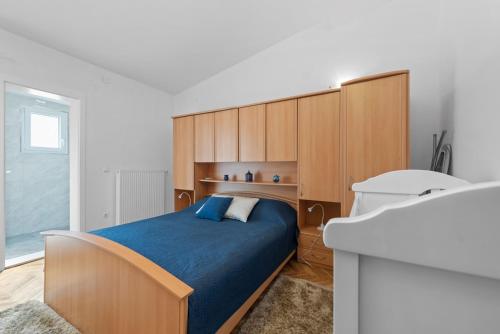 Posteľ alebo postele v izbe v ubytovaní Villa Almas - Heated Pool, Sauna, Gym and Tennis Court