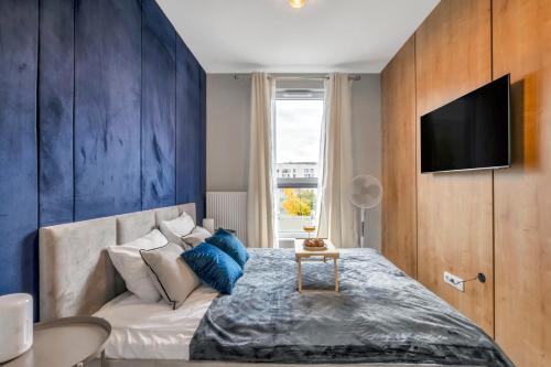 Säng eller sängar i ett rum på Warsaw Prestige Suites - Two-Level Loft, 72m2, 1000Mbs Internet, Parking, Gym - by Rentujemy