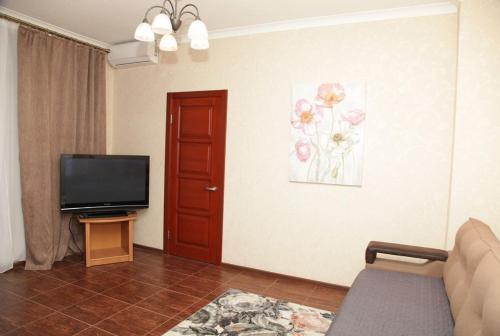 Μια τηλεόραση ή/και κέντρο ψυχαγωγίας στο apartments on Moskovskaya street