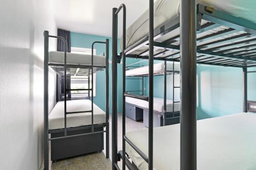 Postel nebo postele na pokoji v ubytování Hans Brinker Hostel Amsterdam
