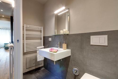 Pepe Apartment by Mamo Florence