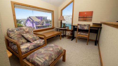 Posezení v ubytování OCEANFRONT, Ocean Views, Sun Deck, Close to Beach Access, OS18D, A Place By The Sea