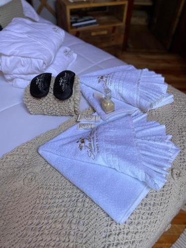 a bed with two towels and a pair of shoes at Glamping montain experience in São Joaquim