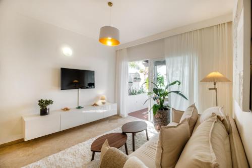 TV a/nebo společenská místnost v ubytování Costalita one bedroom apartment