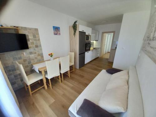 Η κουζίνα ή μικρή κουζίνα στο Apartmani Vera