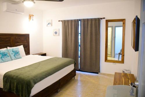 Кровать или кровати в номере Hostal Marina Samana