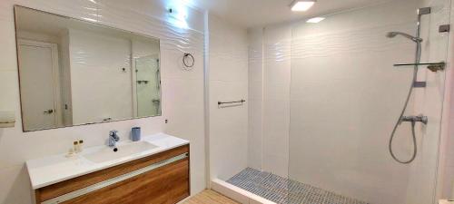 a white bathroom with a sink and a shower at Fascinating Apartment City Center - PH Quartier Atlapa in Panama City