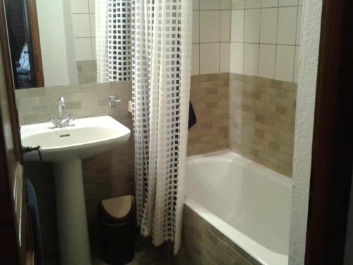 Koupelna v ubytování Appartement duplex à Châtel - 3 pièces, 6 personnes, parking couvert, proche télésiège et navettes - FR-1-198-104