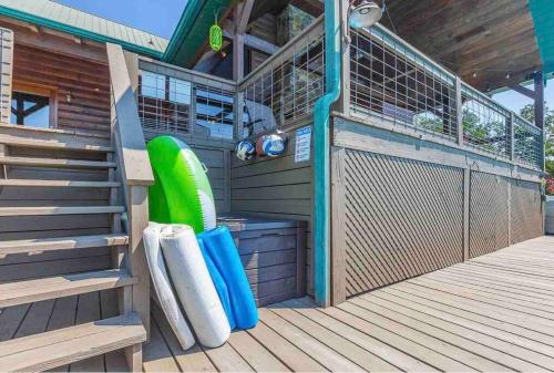 a deck with a green and blue at Heaven’s View Lodge, Pool, Pet Friendly in Dunlap