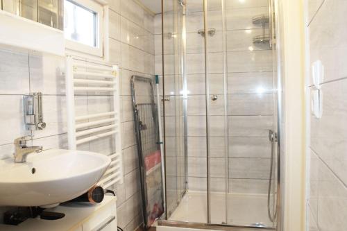 Ένα μπάνιο στο Fully equipped Apartments