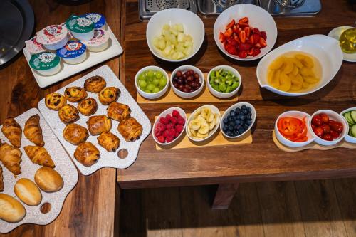 a table with many bowls of different types of food at London Lodge Hotel in London