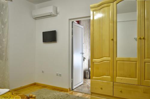 a room with a closet and a door with a television at Guest House JoJi in Sapareva Banya