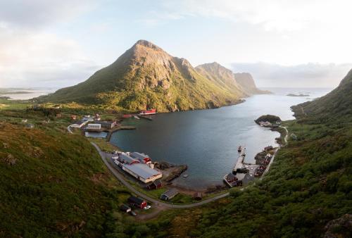 an aerial view of a lake with a mountain at Vesterålen Rorbuer in Bø i Vesterålen