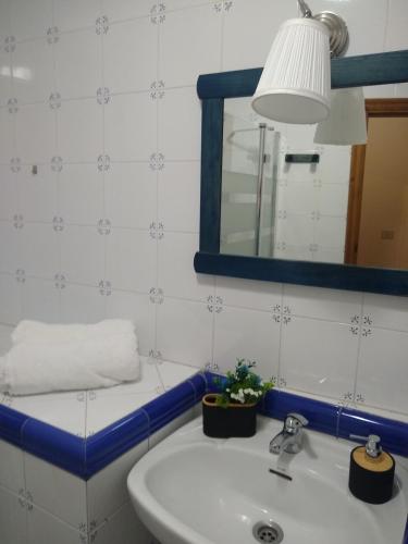 a bathroom with a sink and a mirror at Casa Pacios by M de Santiago in Tríacastela