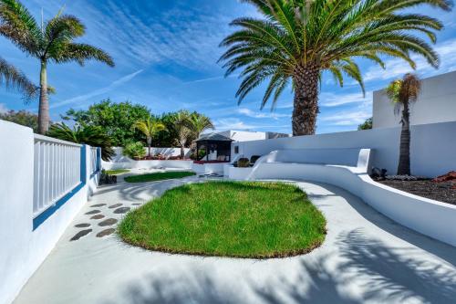 Villa Picasso - Private Pool, BBQ and Air-Con By Lanzarote Vacation Homes
