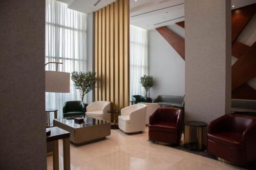 a waiting room at a hospital with chairs and tables at جراند أوتيل للشقق المخدومة Grand Otel Serviced Apartments in Jazan