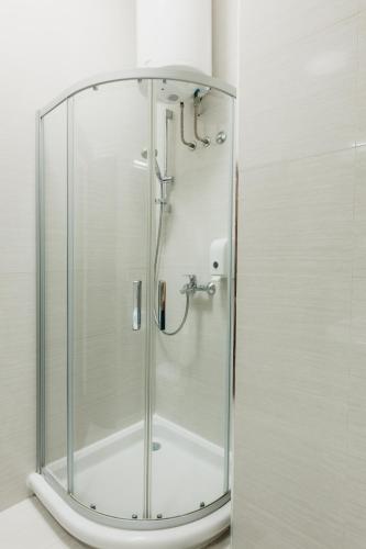 a shower with a glass enclosure in a bathroom at Perla Palić in Palić
