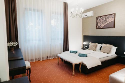 A bed or beds in a room at Perla Palić