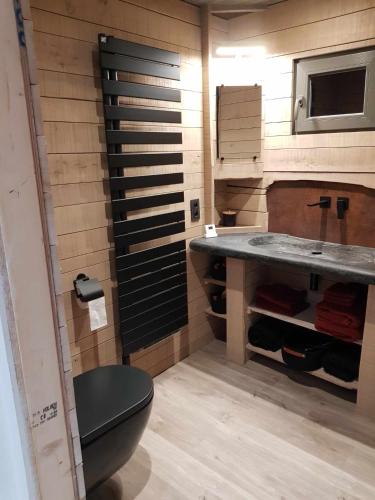 Bilik mandi di Gite Au chalet de Mélines
