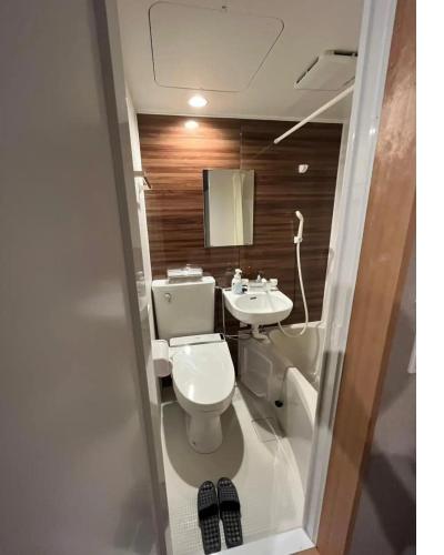 a small bathroom with a toilet and a sink at Zen - Vacation STAY 89086v in Tokyo