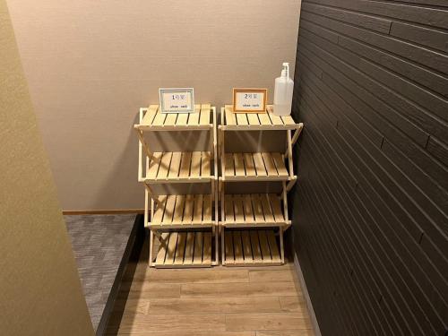 a room with three shelves with bottles on them at Zen - Vacation STAY 89086v in Tokyo