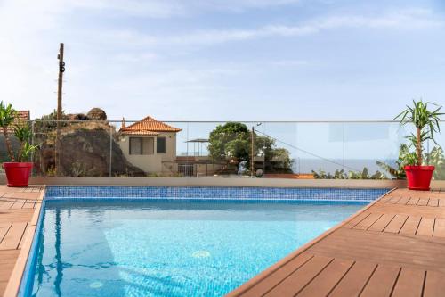Bazén v ubytovaní Family vacation with private pool - Vila Chu alebo v jeho blízkosti