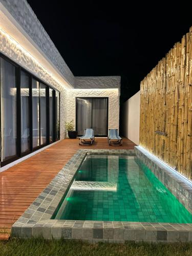 a swimming pool in the middle of a house at Casa Nazar in São Miguel dos Milagres