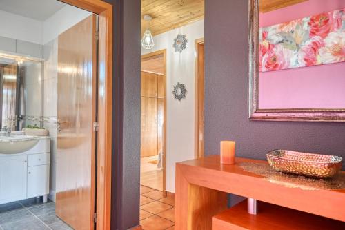 Ένα μπάνιο στο Casa Primavera, a Home in Madeira