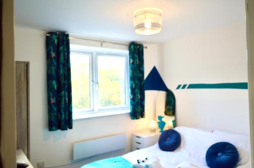 Postel nebo postele na pokoji v ubytování 1 bedroom Ocean village full amenities