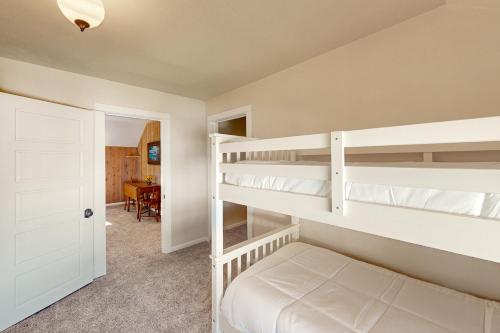 Ein Bett oder Betten in einem Zimmer der Unterkunft Umpqua Overlook