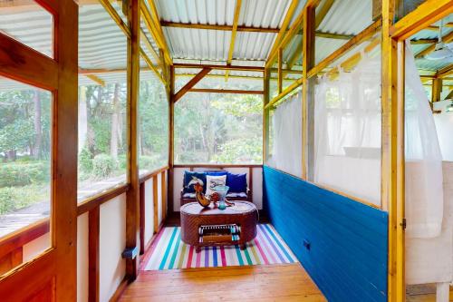 a tiny house with a porch with a table at Casa Beluga in Uvita