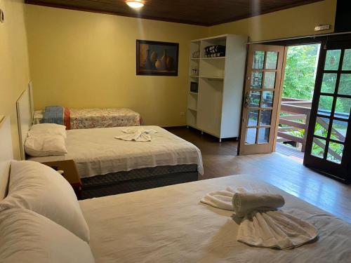 Ένα ή περισσότερα κρεβάτια σε δωμάτιο στο Suites Aconchego do Centro - Localizado no Centro