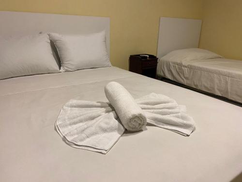 Ένα ή περισσότερα κρεβάτια σε δωμάτιο στο Suites Aconchego do Centro - Localizado no Centro