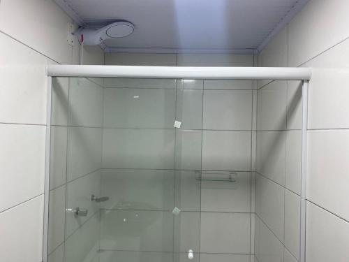 Ένα μπάνιο στο Suites Aconchego do Centro - Localizado no Centro