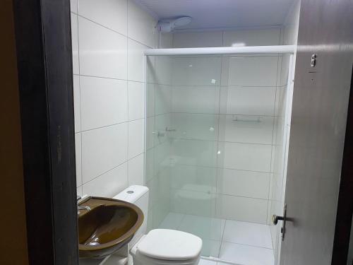 Ένα μπάνιο στο Suites Aconchego do Centro - Localizado no Centro