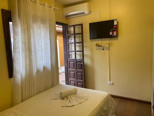 Μια τηλεόραση ή/και κέντρο ψυχαγωγίας στο Suites Aconchego do Centro - Localizado no Centro