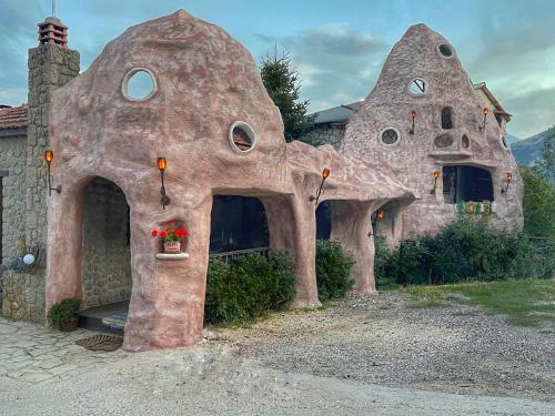 a home shaped like a house with a plant in a window at Anemoessa in Synikia Mesi Trikalon