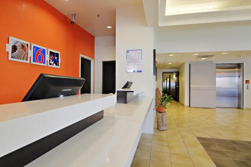 TV a/nebo společenská místnost v ubytování Motel 6-Benson, AZ