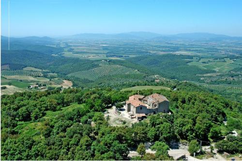 Uma vista aérea de Borgo La Civitella