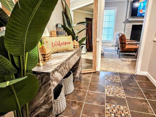 a room with a table and a potted plant at VillaQuèFrancia near Elvis Presley's Graceland 6 mins from Airport, Shuttle, & Rental Vehicle in Memphis