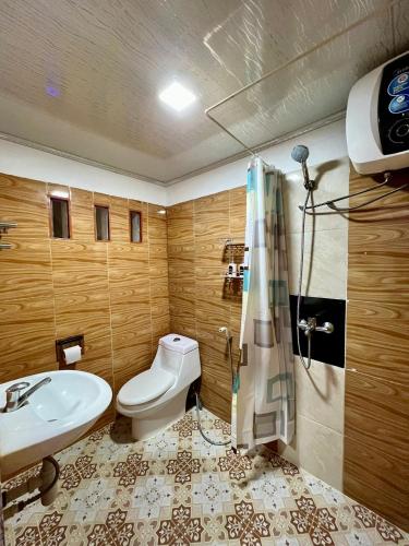 a bathroom with a toilet and a sink at Villa Copenhagen Bukittinggi in Bukittinggi